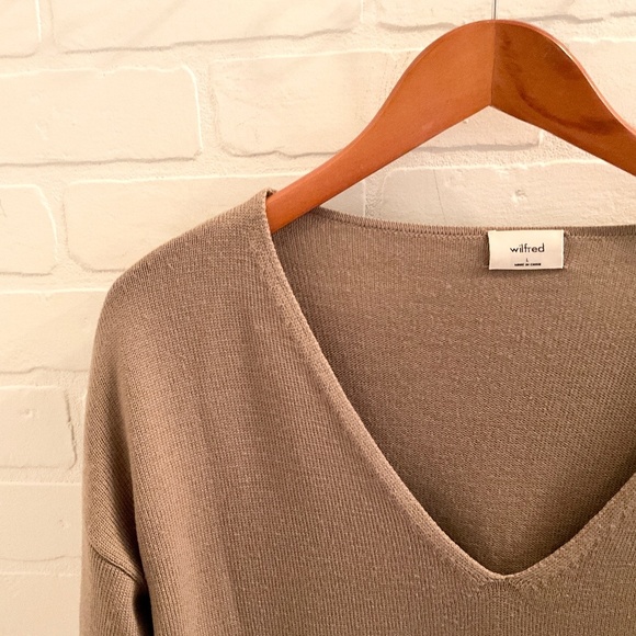 Aritzia Wilfred Knit Sweater Cyprie V-Neck 100% Merino wool Taupe Tan Size L - Picture 12 of 14